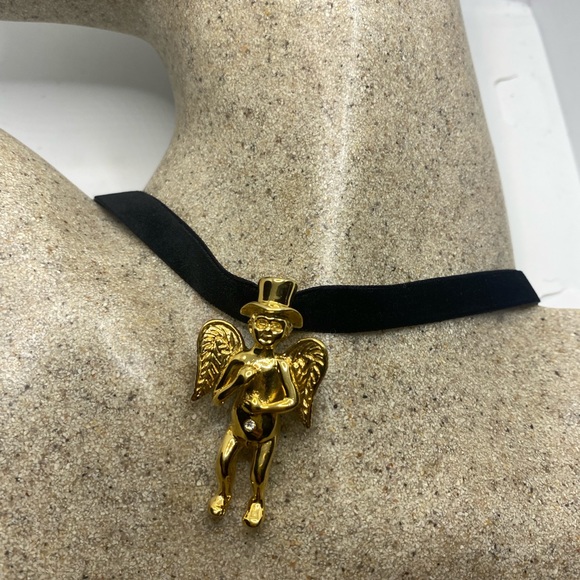 COPY - Vintage Guardian Angel Cherub Velvet Choker Necklace - Picture 1 of 8